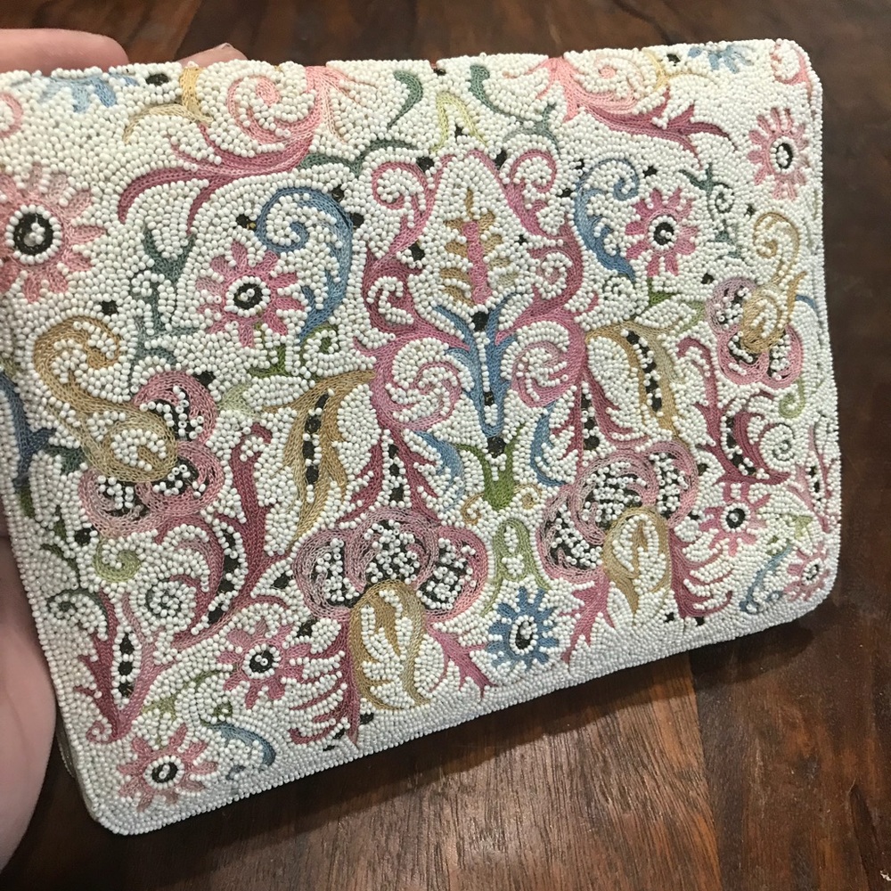 💯 Vintage Beaded White Intricate Satin Clutch